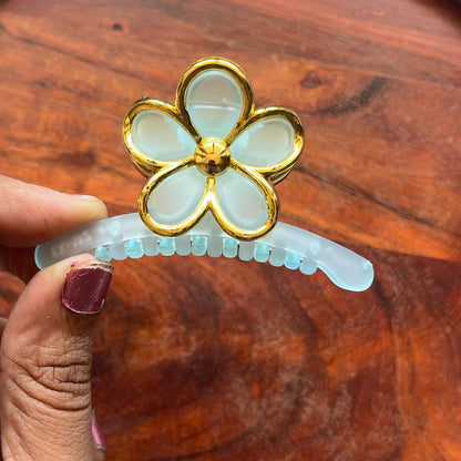 Golden Blossom Outline Clip - 7cm Medium