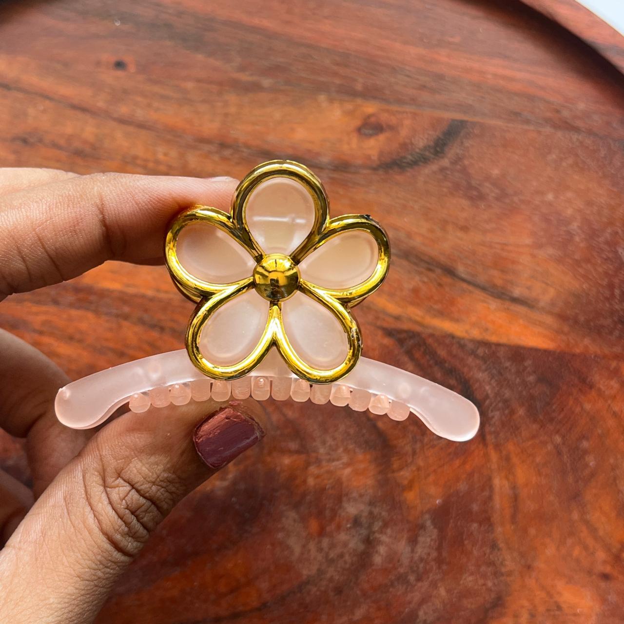 Golden Blossom Outline Clip - 7cm Medium