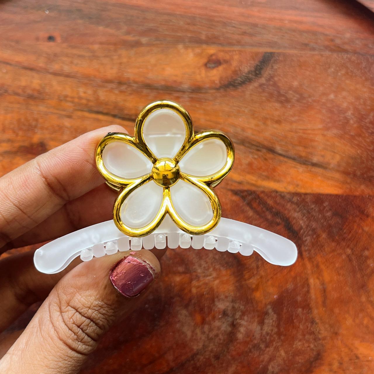 Golden Blossom Outline Clip - 7cm Medium