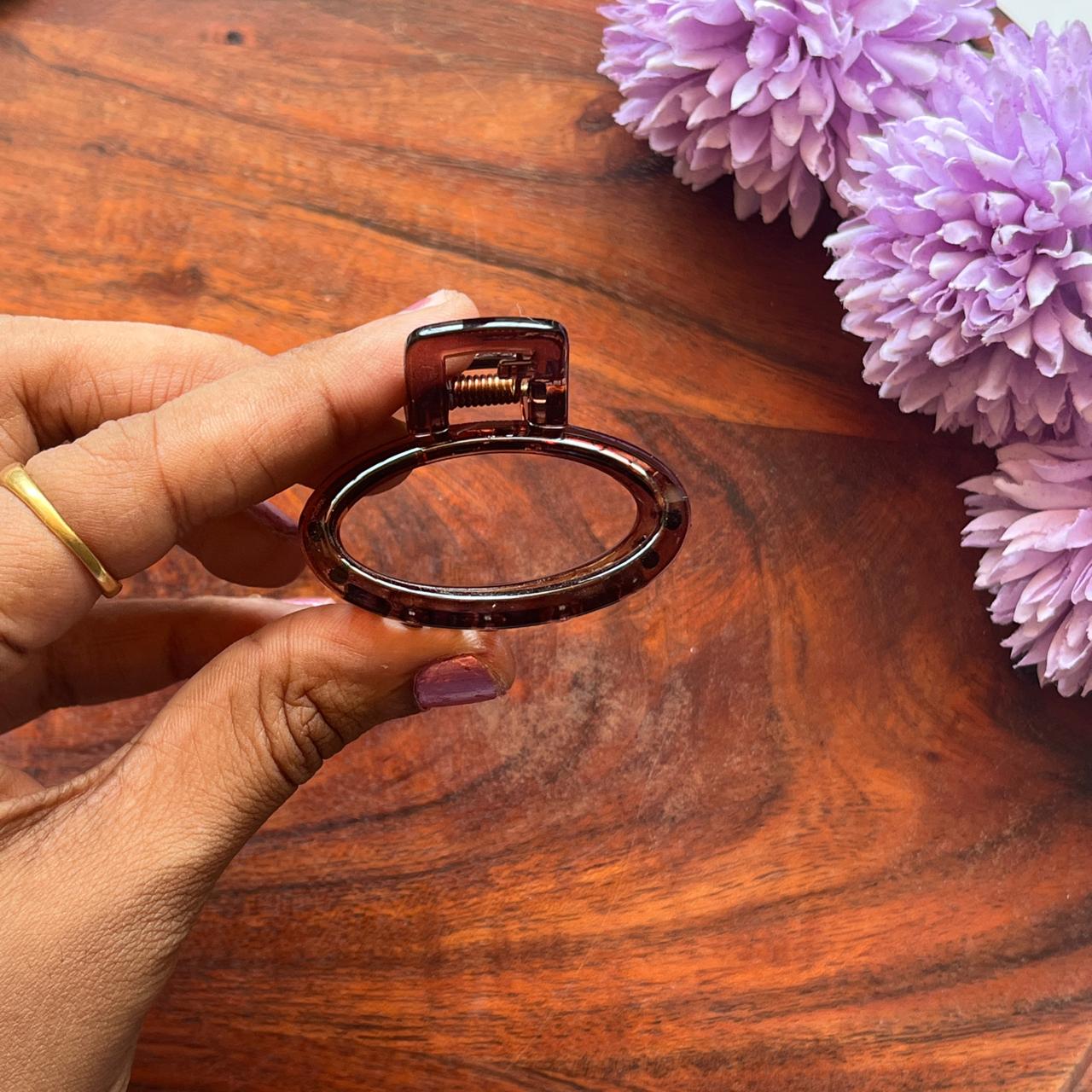 Oval Elegance Claw Clip- 5cm Small to Medium
