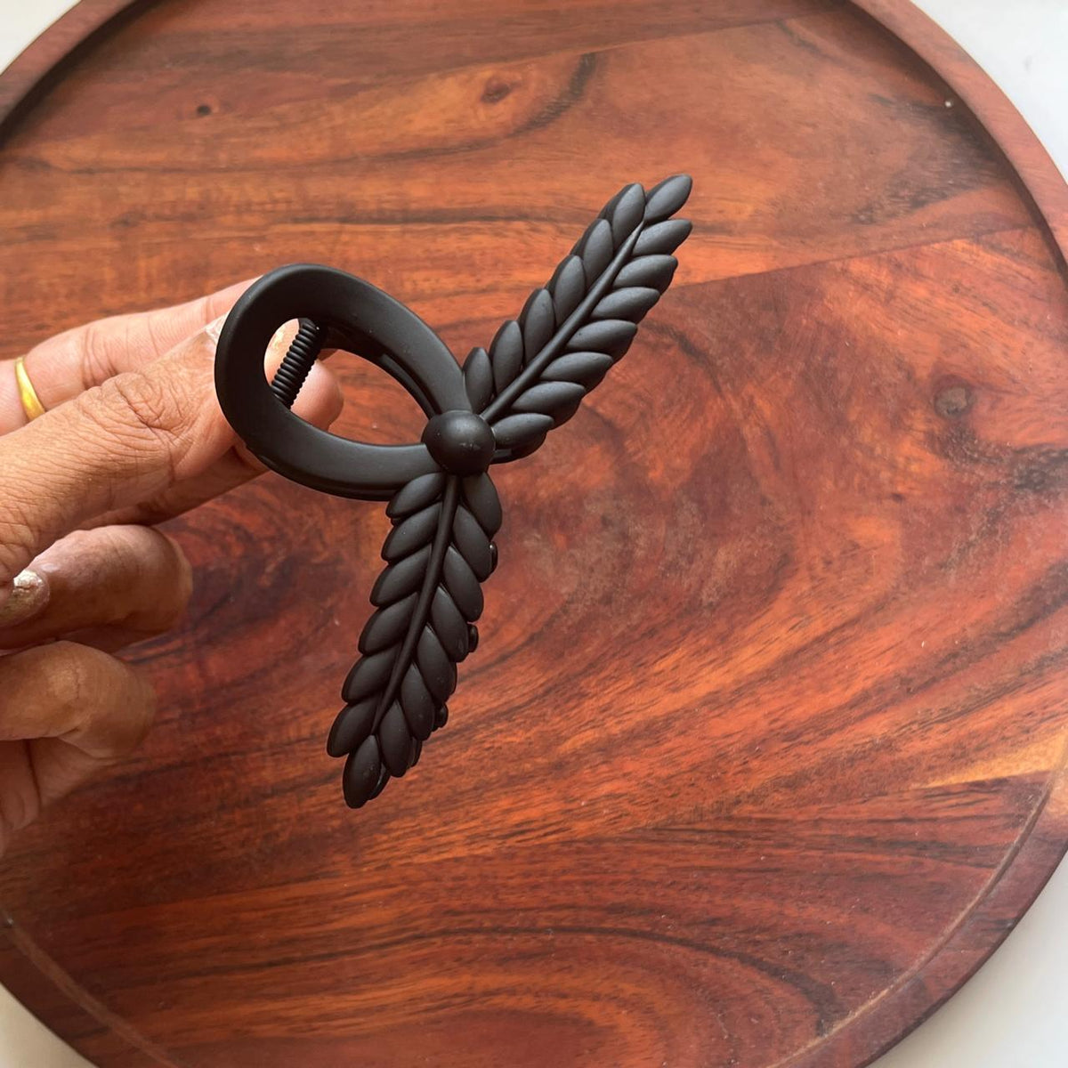 Leafy Bow Statement Claw Clip - Large 11cm