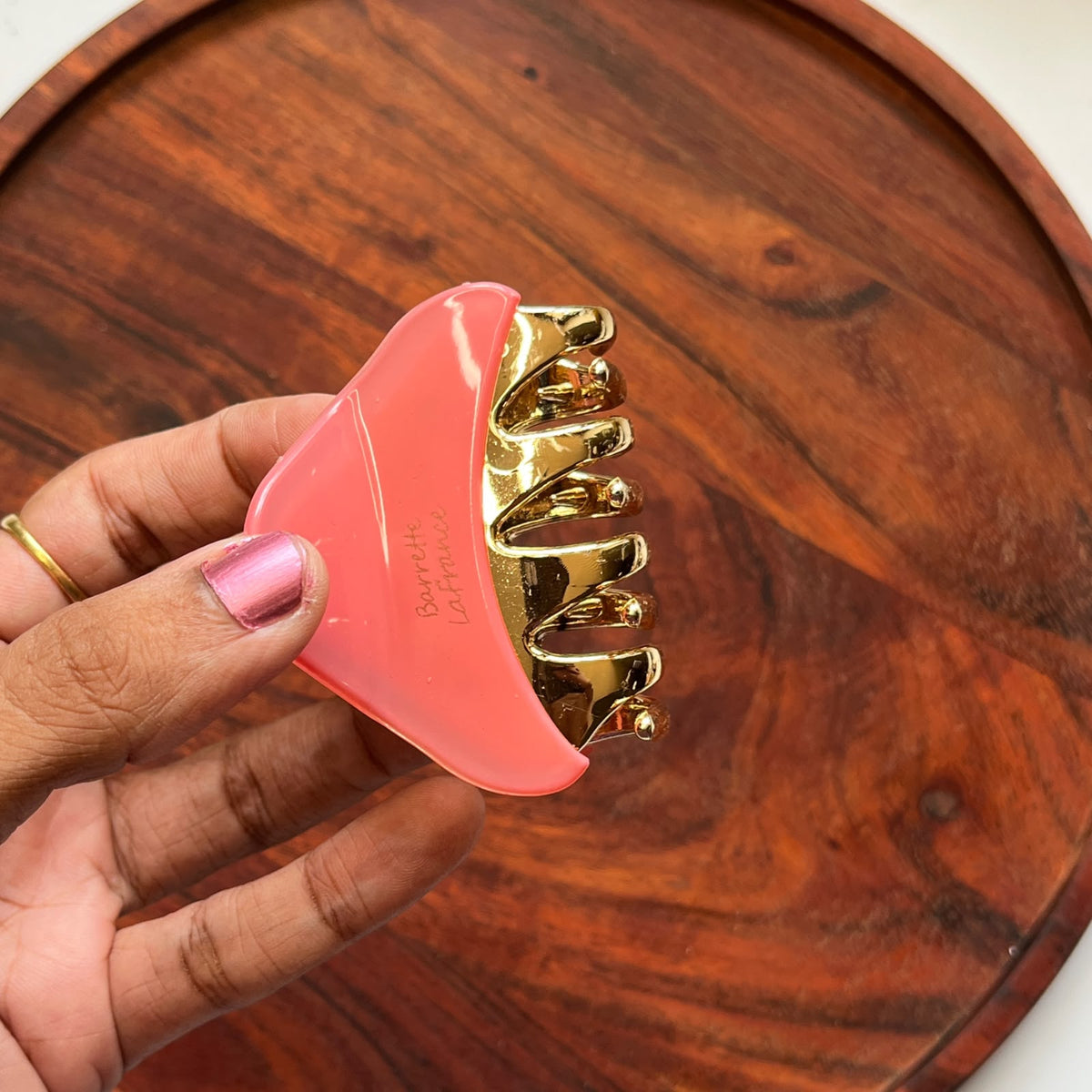 Soft Sculpted Claw Clip – Gold Accent - Medium 7cm